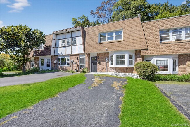 Building Photo - 8 Roundtree Ct
