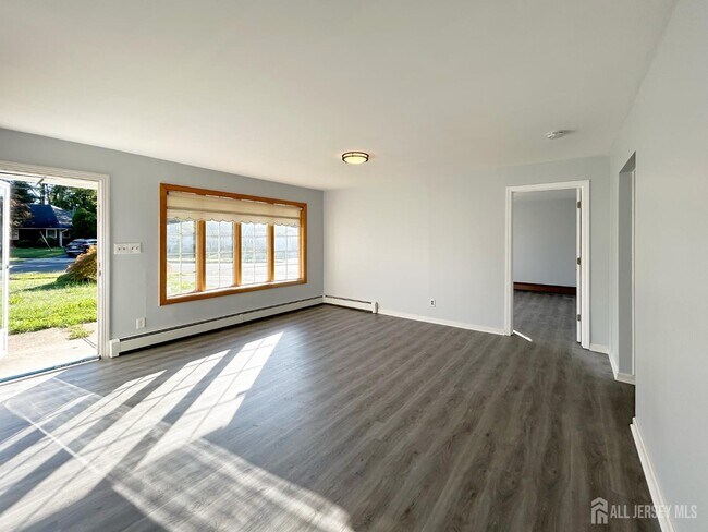 Building Photo - 3 Stiles Rd