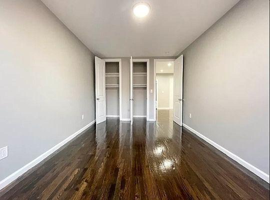 Foto del edificio - 3 bedroom in BRONX NY 10463