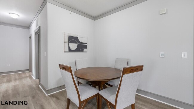 Foto del edificio - 4689 Mustang Pkwy