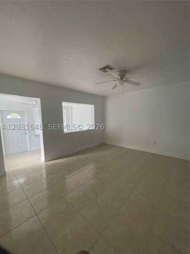 Building Photo - 420 SW 25th Terrace