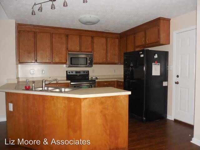 Foto del edificio - 742 Kings Ridge Dr