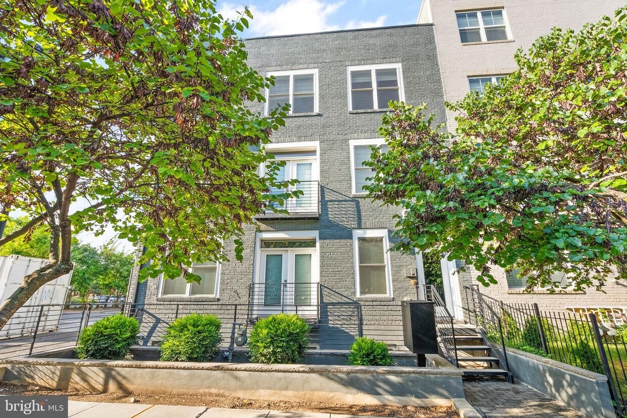 Primary Photo - 1508 F St NE