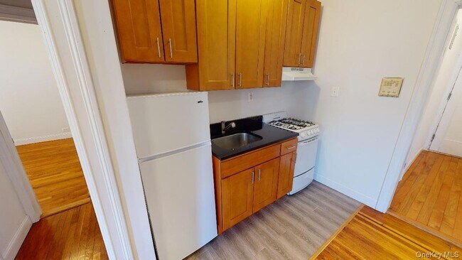 Foto del edificio - 108-02 72nd Avenue Unit 3D