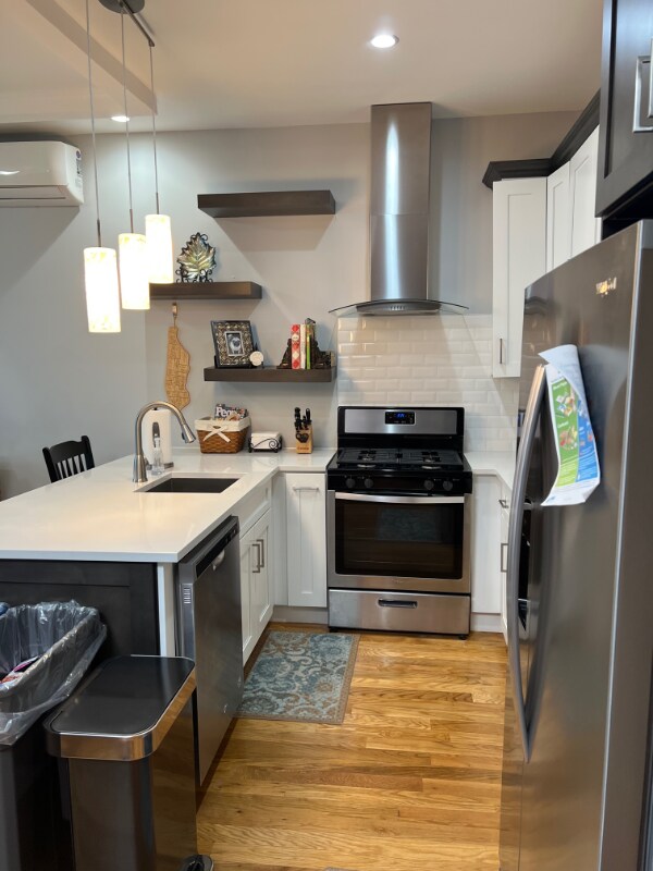 Primary Photo - 390 E 49th St