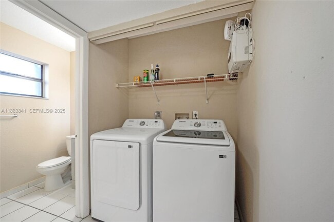 Building Photo - 3208 San Remo Cir