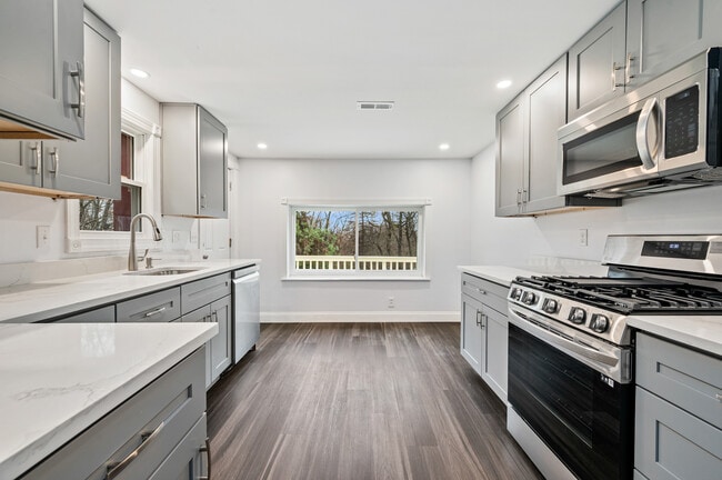 Building Photo - 318 Laurel St