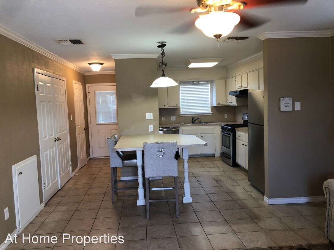 Foto del edificio - 3 br, 1.5 bath House - 703 Chalet Court
