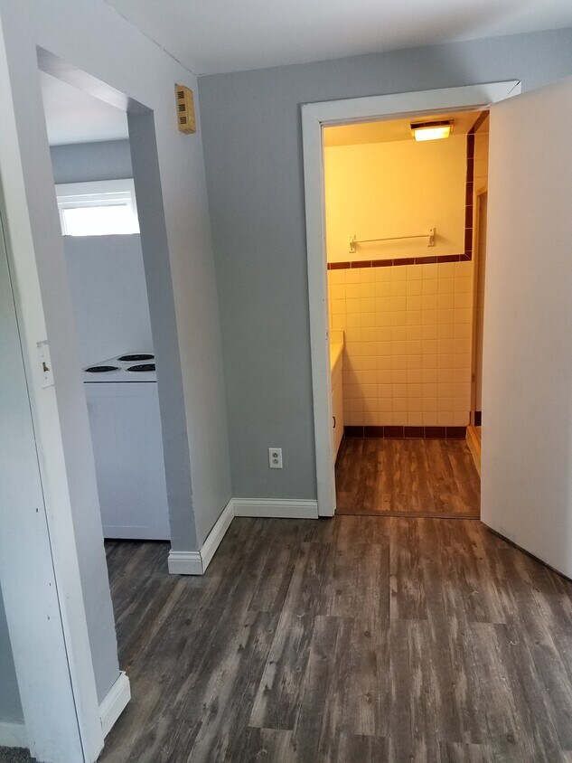 Building Photo - 627 Nordale Ave