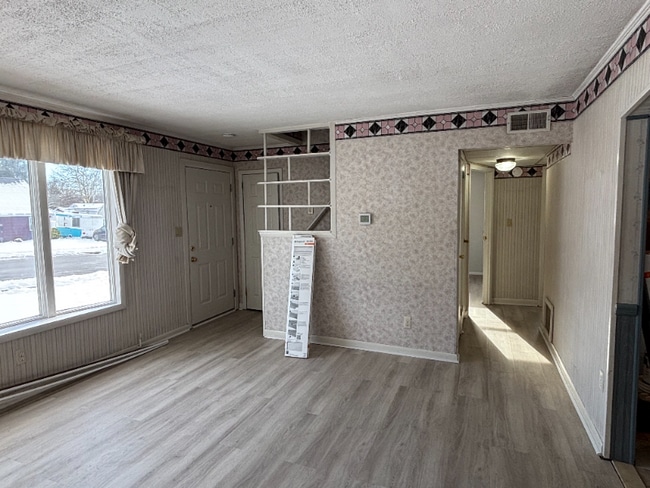 Foto del edificio - 2030 Eastman Ave