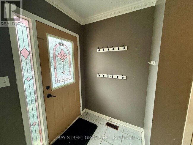 Photo du bâtiment - 2136 Golden Orchard Trail