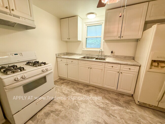 Foto del edificio - 738 Irwin Ct
