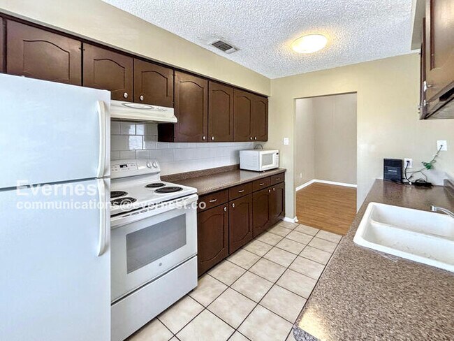 Foto del edificio - 5801 Thunderbird St