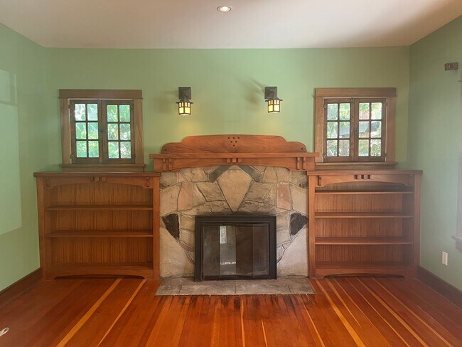 Foto del edificio - Coming Soon!  Craftsman home near Downtown...