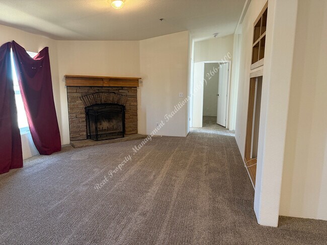 Foto del edificio - New Year Special! 50% Off First Month's Rent!