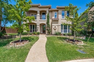 Building Photo - 2043 Loma Alta Dr