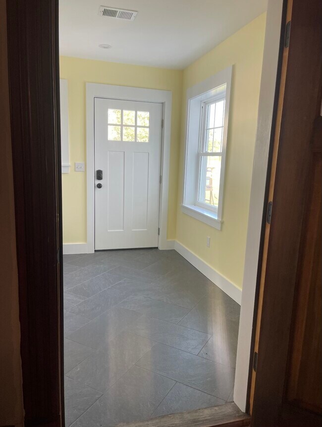 Building Photo - 1046 Ethan Allen Hwy