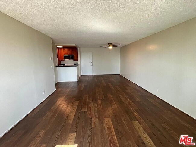 Foto del edificio - 7777 W 91st St