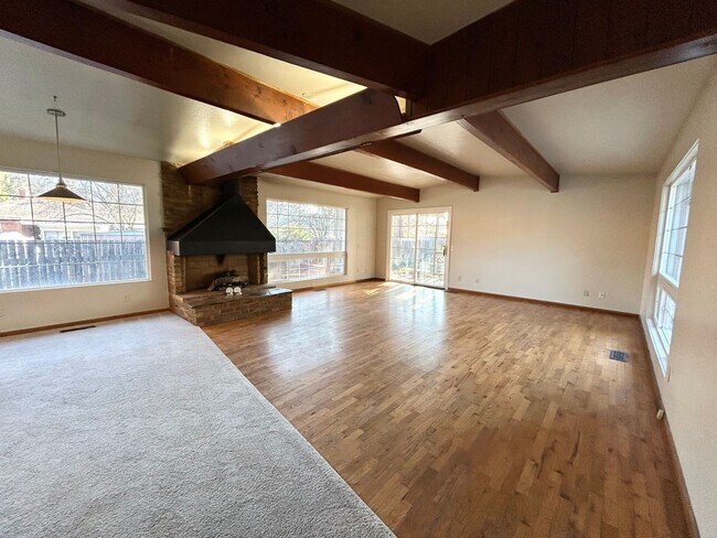 Building Photo - 1503 Nelson Pl