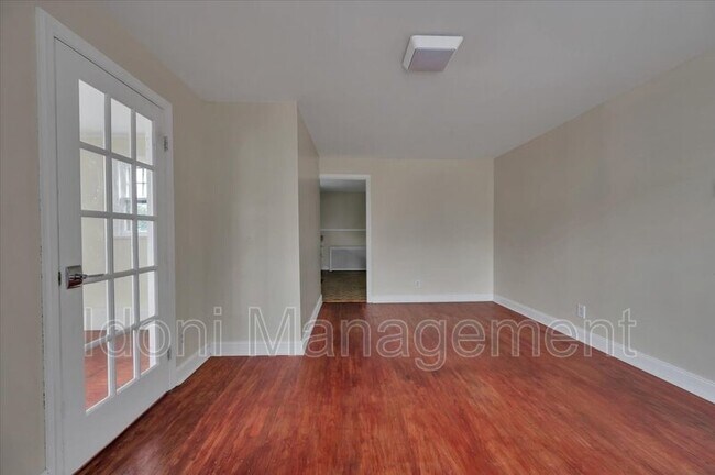 Building Photo - 770 Brewster St