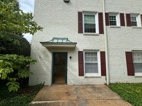 Building Photo - 2940 Rivermont Ave