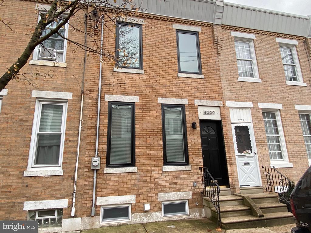 Foto principal - 3229 Chatham St