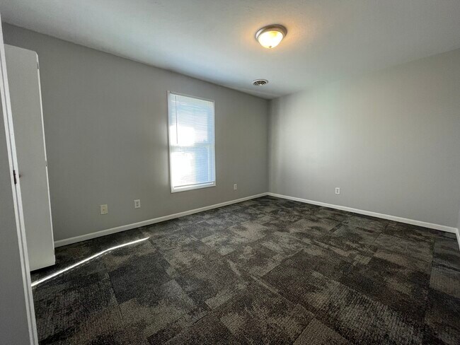 Foto del edificio - 304 Stone Creek Dr