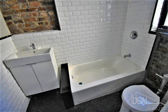 Building Photo - 1 bedroom in Brooklyn NY 11232