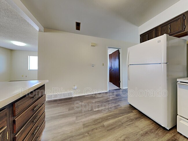 Building Photo - 505 N Diamond Ave