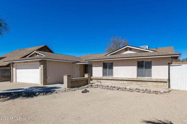 Building Photo - 6350 W Sunnyslope Ln