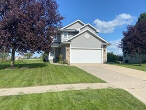 Building Photo - 5113 NE Ledgestone Dr