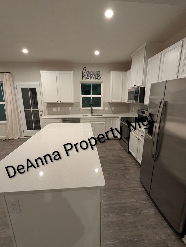 Foto del edificio - Luxury -3 bedroom Townhome. Avon, Oh.