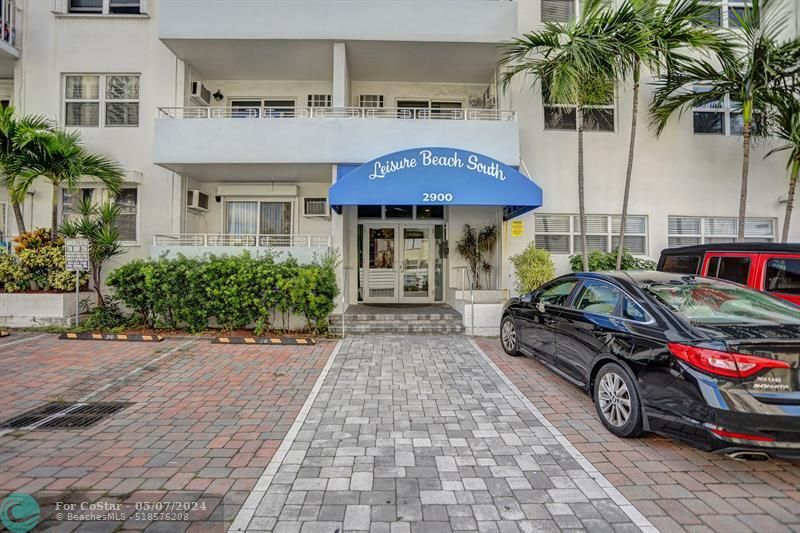 Primary Photo - 2900 Banyan St