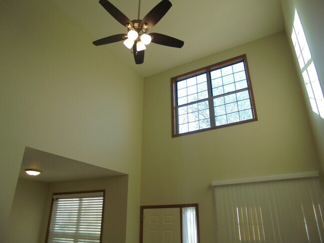 Foto del edificio - 736 Big Timber Dr