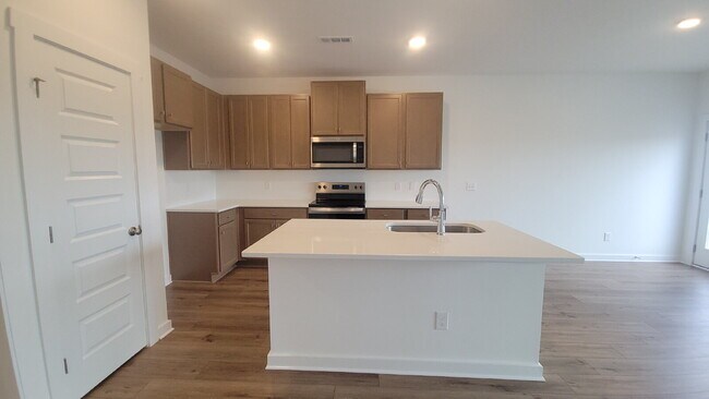 Foto del edificio - "Charming 3-Bed Oasis with Granite Elegance on Discovery Point Drive!"