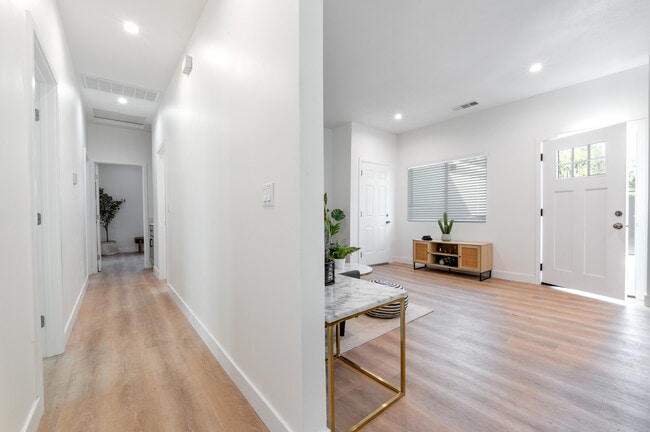 Photo - 128 S Citrus Ave House