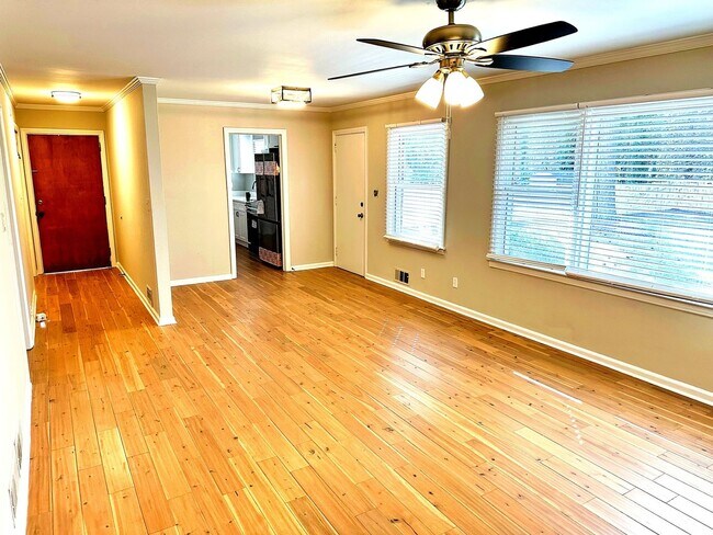 Building Photo - 2257 Collins Dr