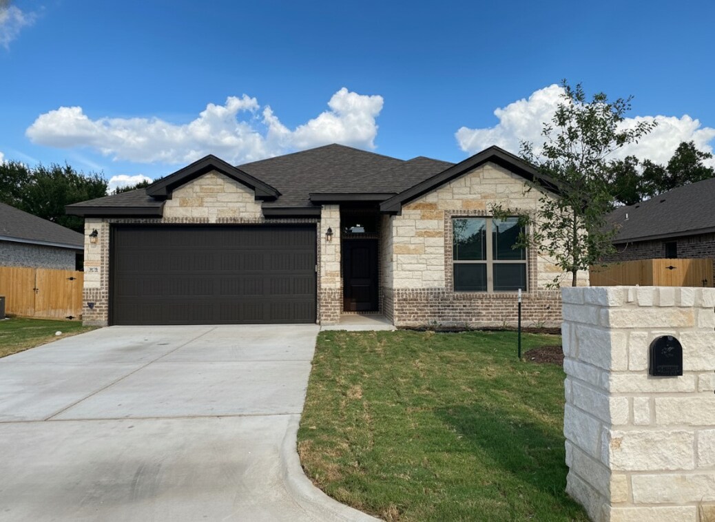 Foto principal - 421 Holstein Dr