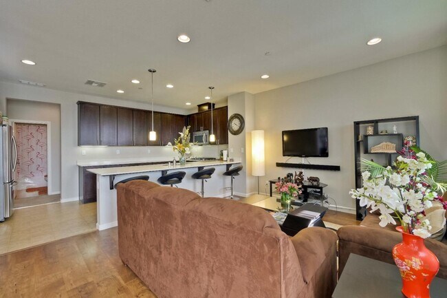 Building Photo - 1335 Mercado Way