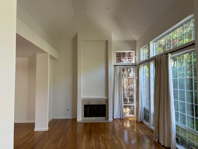 Building Photo - 2479 Alameda de las Pulgas