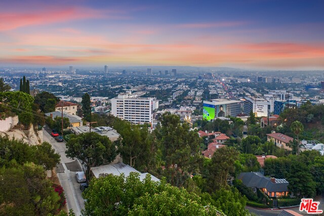 Foto del edificio - 8450 Carlton Way