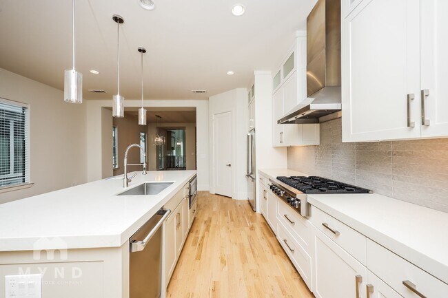 Foto del edificio - 4216 Bowser Ave