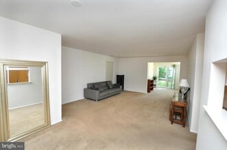 Building Photo - 29 Village Ln