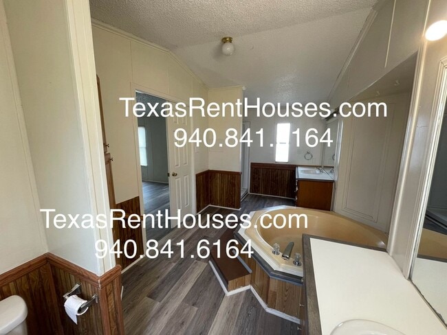 Building Photo - 3/2  $100 DISCOUNT FOR RENT PAID BY 1ST OF...