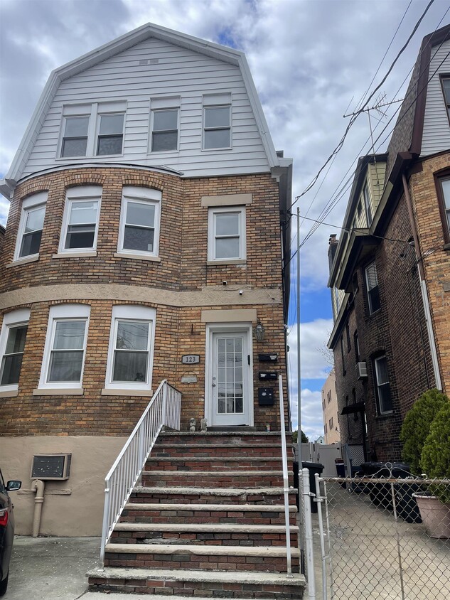Primary Photo - 123 Avenue C
