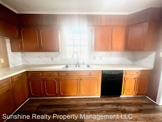 Building Photo - 3 br, 2 bath House - 1032 Solomon Dr