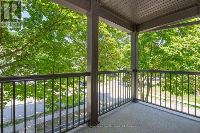 Photo du bâtiment - 113 Young St