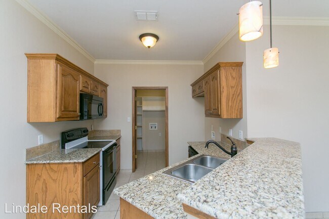 Building Photo - 16161 Rolling Meadows Dr