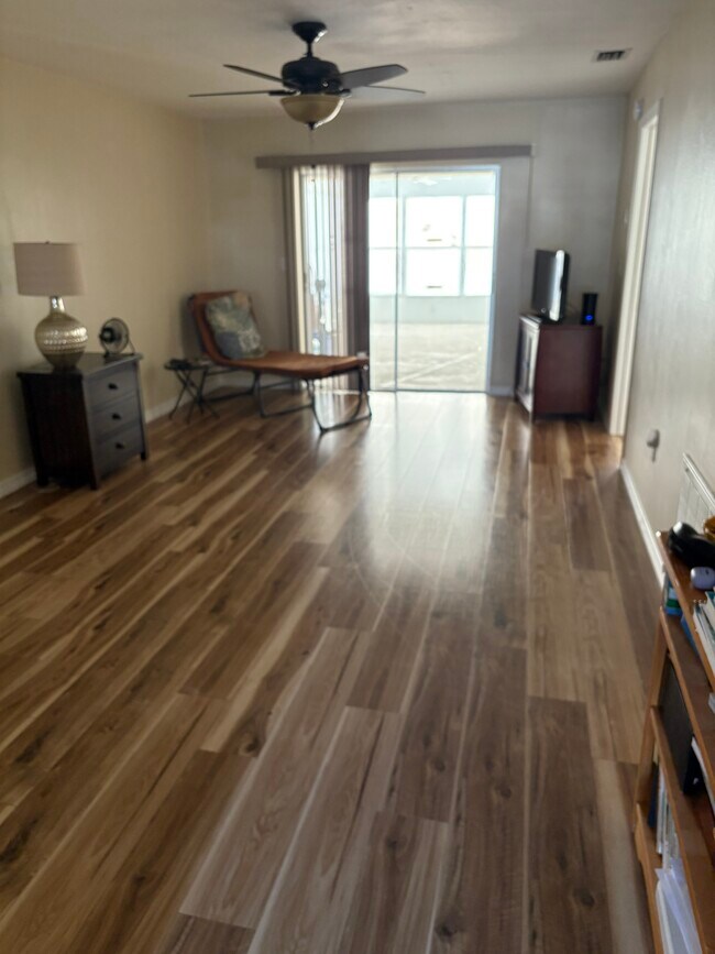 Foto del edificio - 2928 Bradley Ct