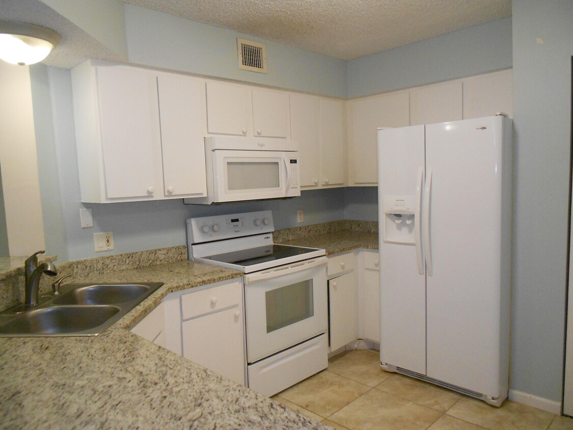 Foto principal - 300 Scotia Dr
